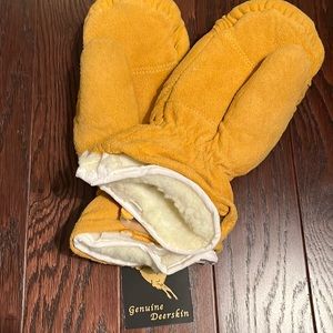 NWT North American trading deerskin mittens with removable Sherpa lining gold